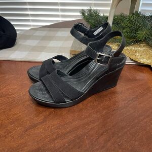 Crocs Leigh II Sandals  Comfort strap Platform Wedge